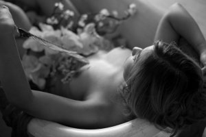 Laureanne erotic massage in Moore